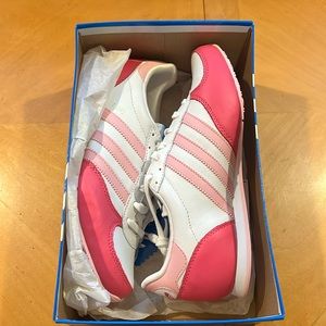 Brand new pair of women adidas originals Midiru W in a women size 6.5